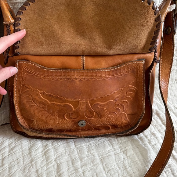 Patricia Nash Medium sized Saddle Bag with Matching Wallet - Picture 7 of 8